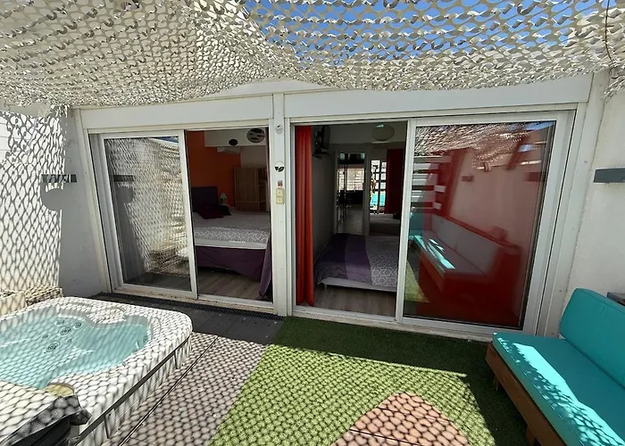 Pop, 25, Port Nature, Village Naturiste Tatil Evi *