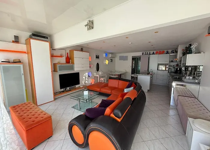 Pop, 25, Port Nature, Village Naturiste Holiday home